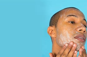 Quelles sont les causes de la peau grasse chez l'homme ?