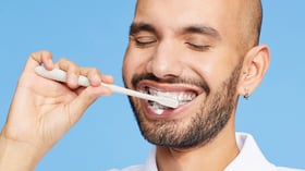 Pourquoi notre dentifrice ne contient pas de fluor